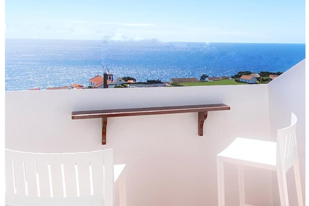 Miradouro da Papalva Guest House - Pico - Azores的阳台或露台