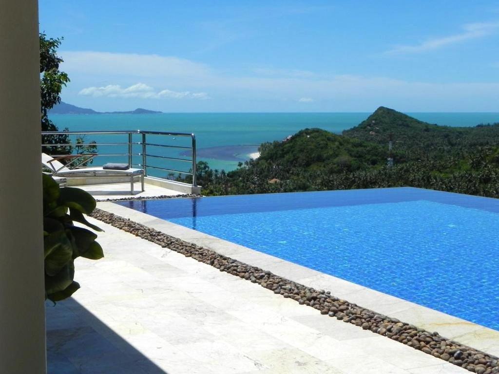 班邦宝3 bedrooms villa at Tambon Mae Nam 500 m away from the beach with sea view private pool and furnished terrace的海景游泳池