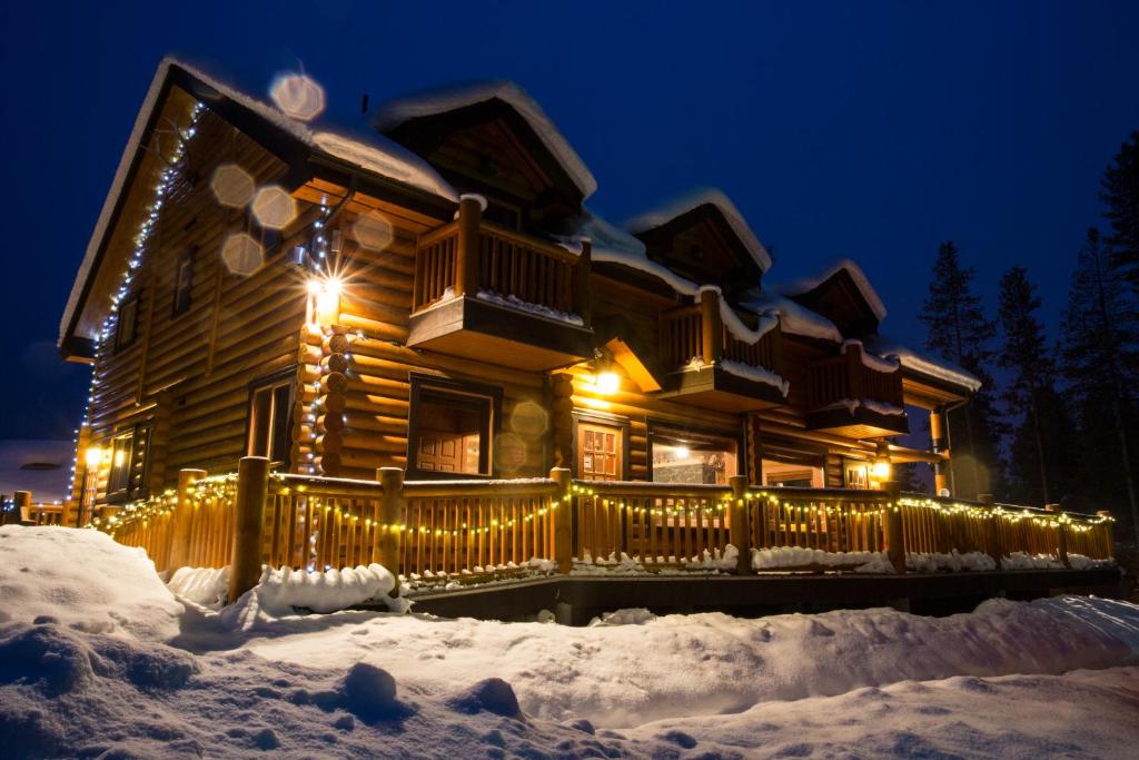 冬天的Castle Mountain Chalets