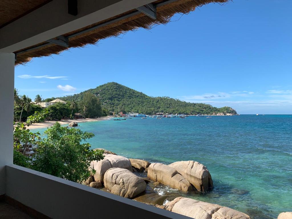 涛岛涛岛遗产度假村的从度假村的阳台上可欣赏到海滩景色