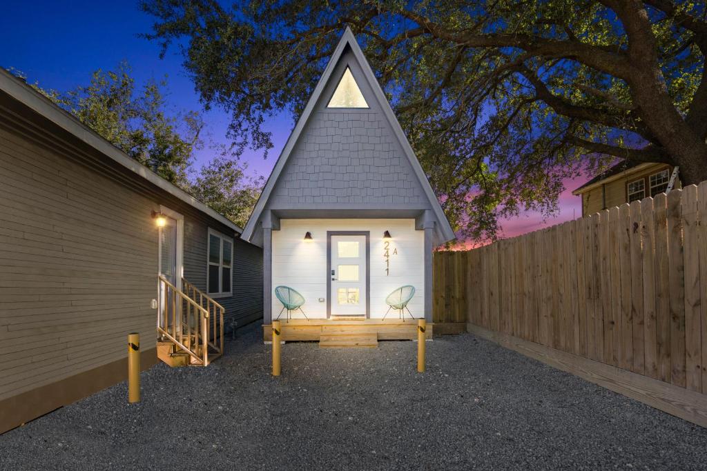 休斯顿Unique Aframe Tiny House in Houston Central 2023最新房价