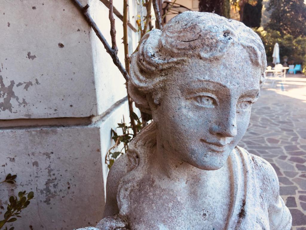 瓦伦纳瓦雷纳别墅的女人的雕像