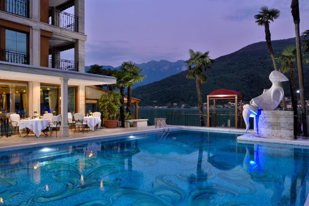 莫尔科泰Swiss Diamond Hotel & Spa的山景酒店的游泳池