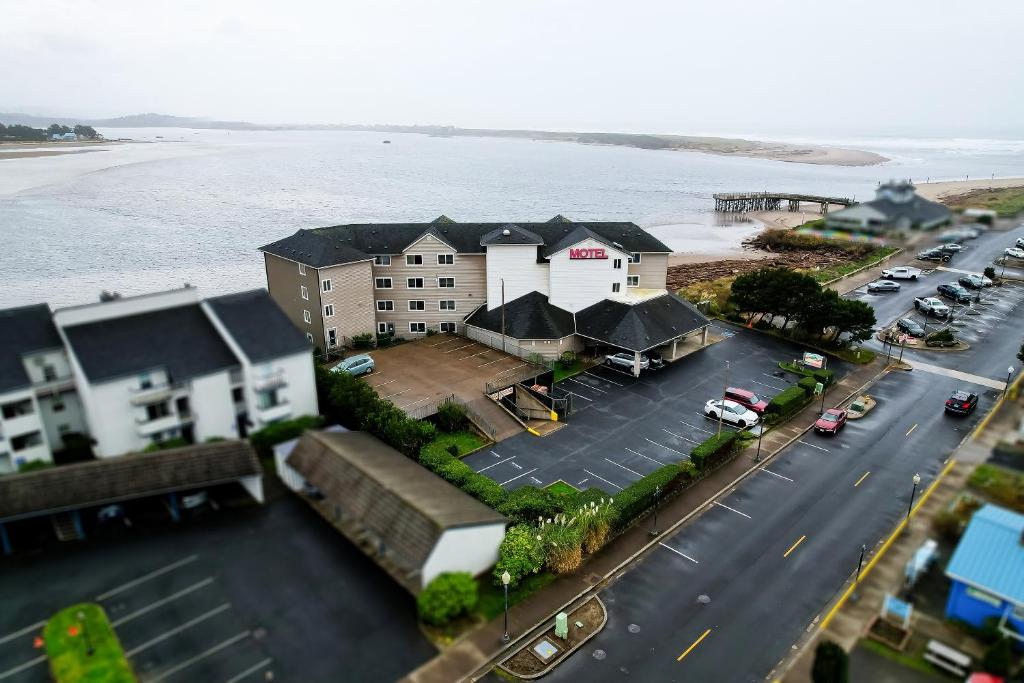 Siletz Bay Beachfront Hotel by OYO Lincoln City鸟瞰图