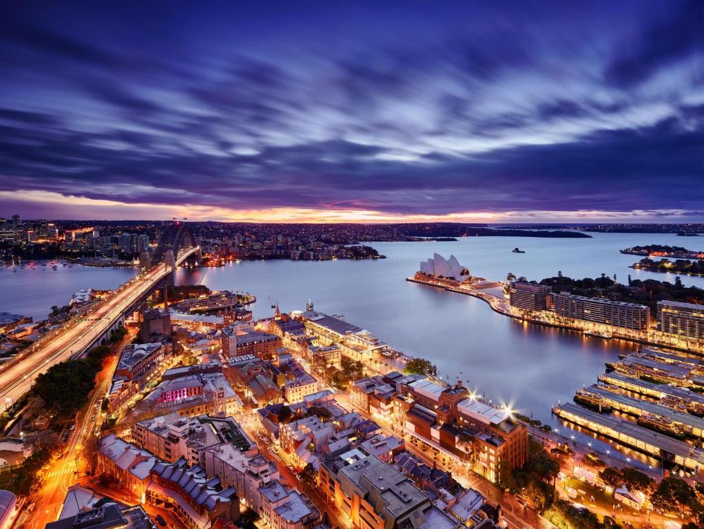 悉尼Shangri-La Sydney的夜空城市与海港的景观