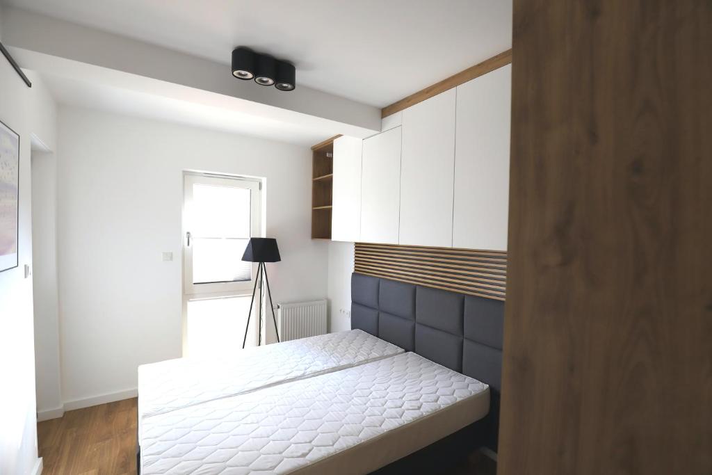 Nowe kameralne Apartamenty Graniczna2G Niechorze - sosnowy las i bardzo blisko plaży客房内的一张或多张床位