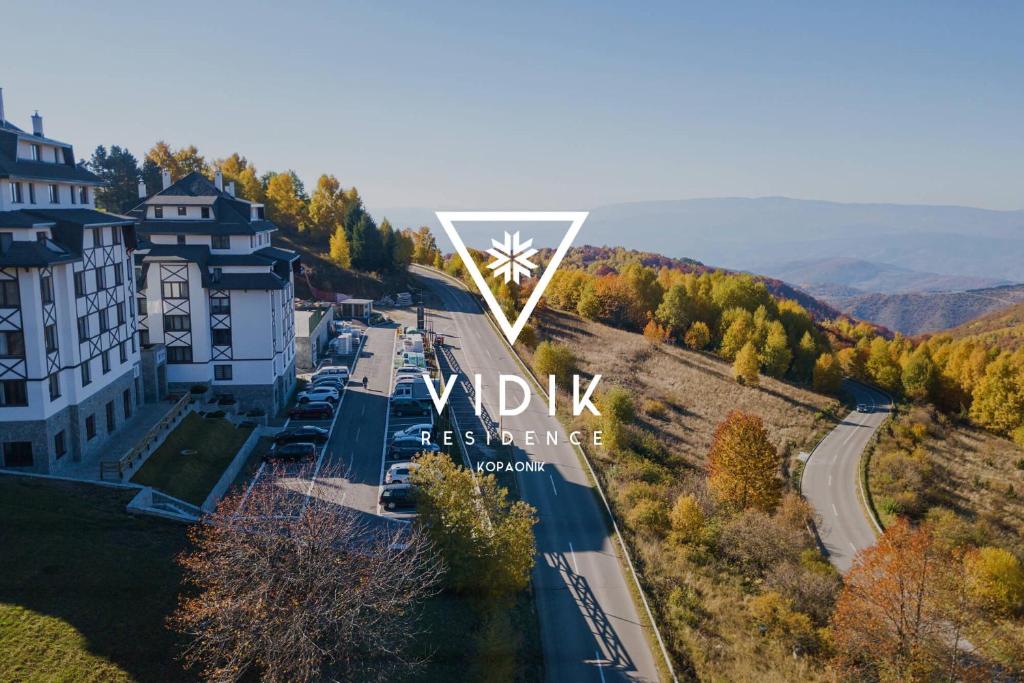 科帕奥尼克Vidik Residence的别墅的标志享有空中景致