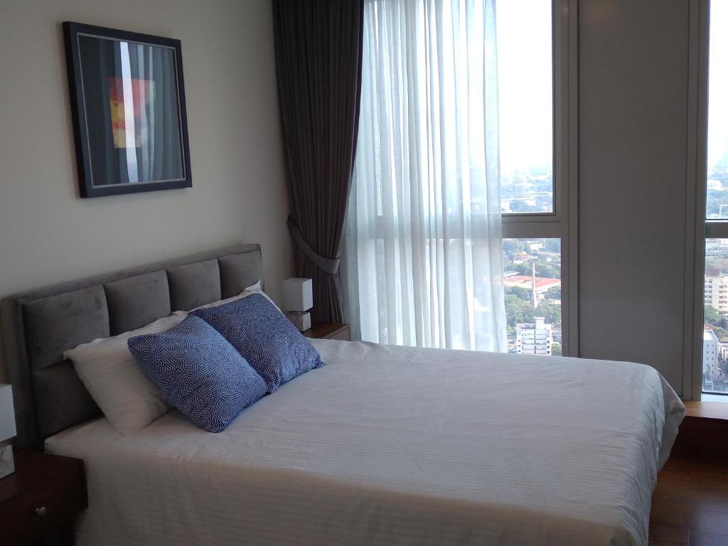 Super Luxury 2 BR Apartment in Five Star Colombo City Centre客房内的一张或多张床位