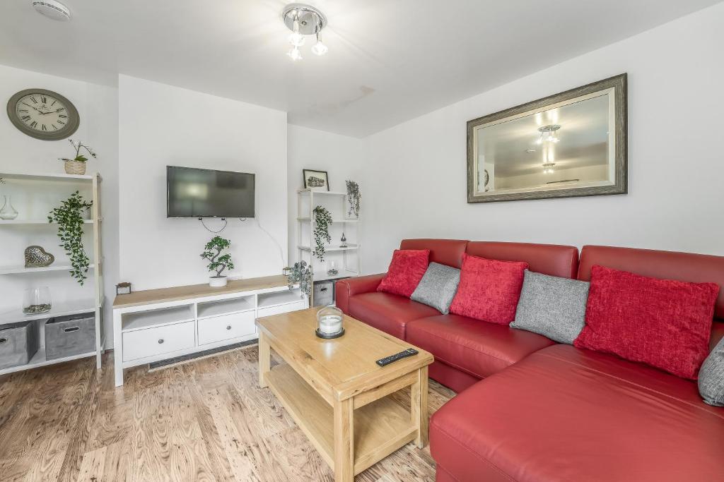 Spacious 3 Bedroom Modern House - Heart of Edinburgh - Private Main Door Entrance & Private Garden with Stunning Views of Arthur Seat的休息区