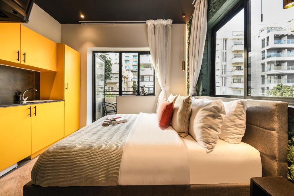 Silicate Ben Yehuda - Smart Hotel by Loginn Tel Aviv客房内的一张或多张床位