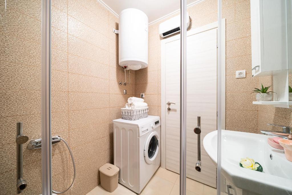 Boka View Luxury Suite - With free Garage Parking的一间浴室