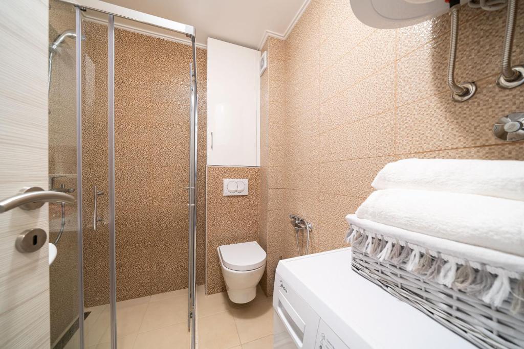 Boka View Luxury Suite - With free Garage Parking的一间浴室