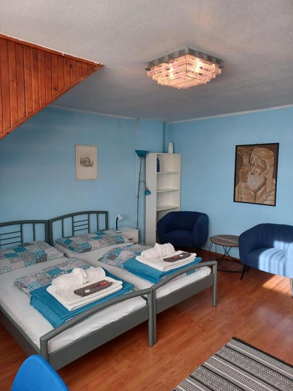 Éva Apartmanház客房内的一张或多张床位