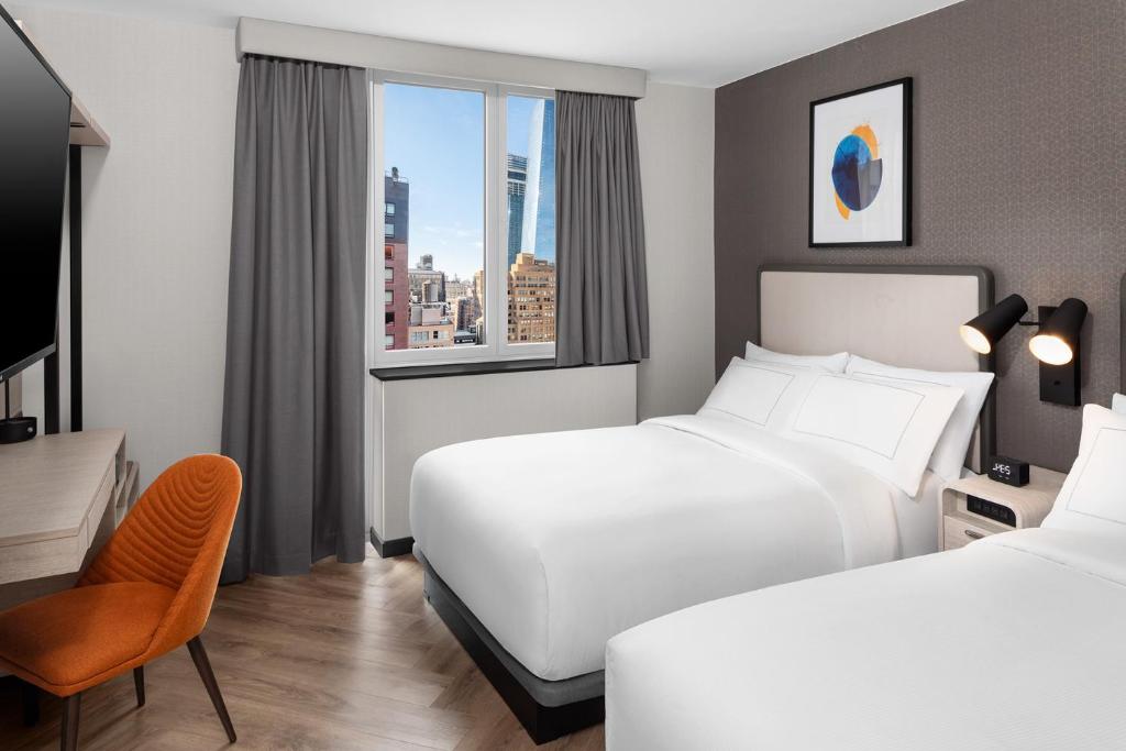 voco Times Square South New York, an IHG Hotel客房内的一张或多张床位