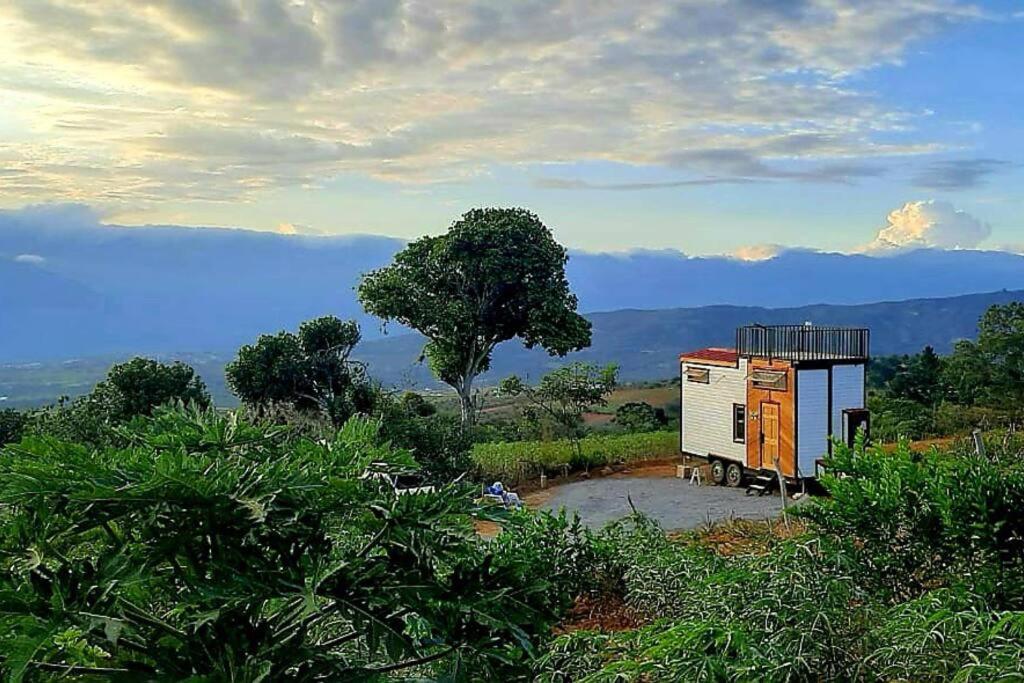 巴里查拉Mini Casa Barichara的山景房屋
