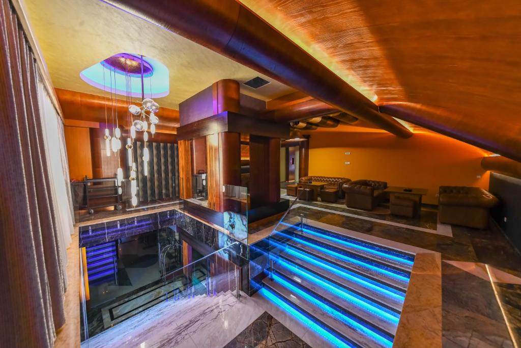 Hotel Havana Loznica内部或周边的泳池