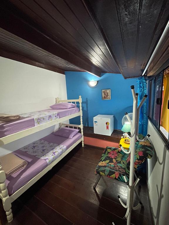 Pousada Casa do Rio Hostel - 8 min do Centro Hístorico - Passeio de Barco com saída da Pousada -Pago a parte- Perto das Praias e Beira Rio客房内的一张或多张床位