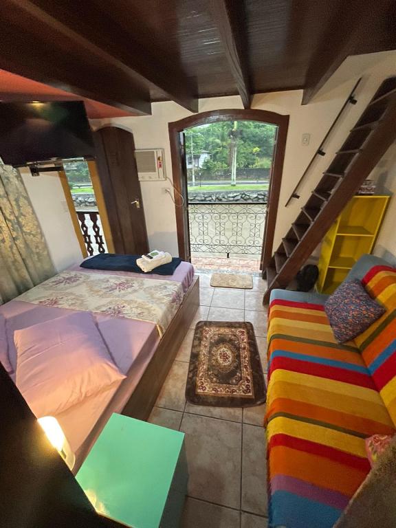 Pousada Casa do Rio Hostel - 8 min do Centro Hístorico - Passeio de Barco com saída da Pousada -Pago a parte- Perto das Praias e Beira Rio客房内的一张或多张床位