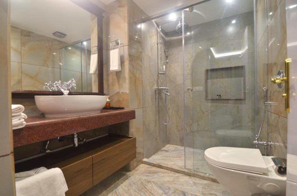 HOTEL RIO BENARAS的一间浴室