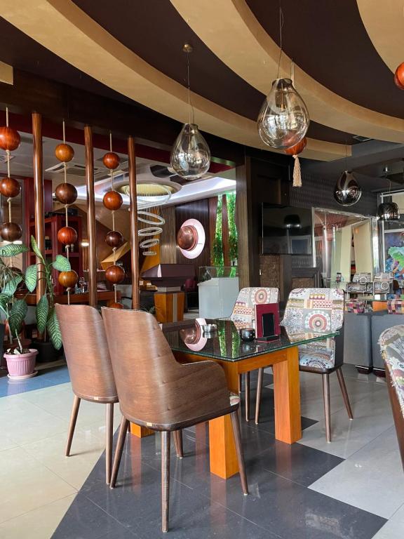Hotel Havana Loznica的休息区