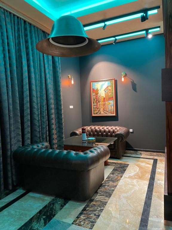 Hotel Havana Loznica的休息区