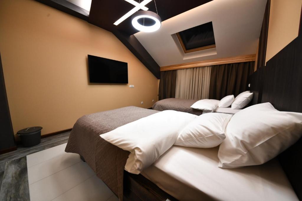Hotel Havana Loznica客房内的一张或多张床位