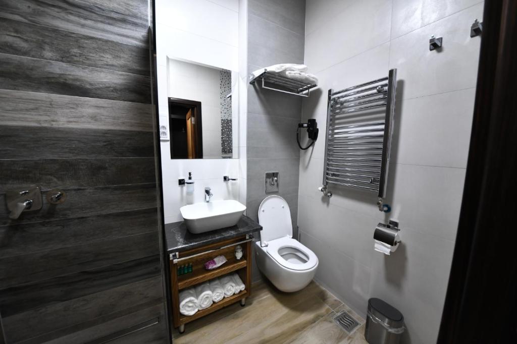 Hotel Havana Loznica的一间浴室