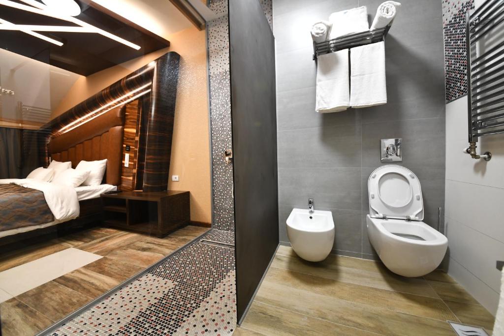 Hotel Havana Loznica的一间浴室