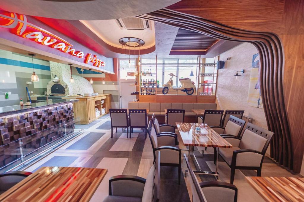 Hotel Havana Loznica的休息区