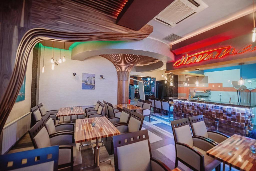 Hotel Havana Loznica的休息区