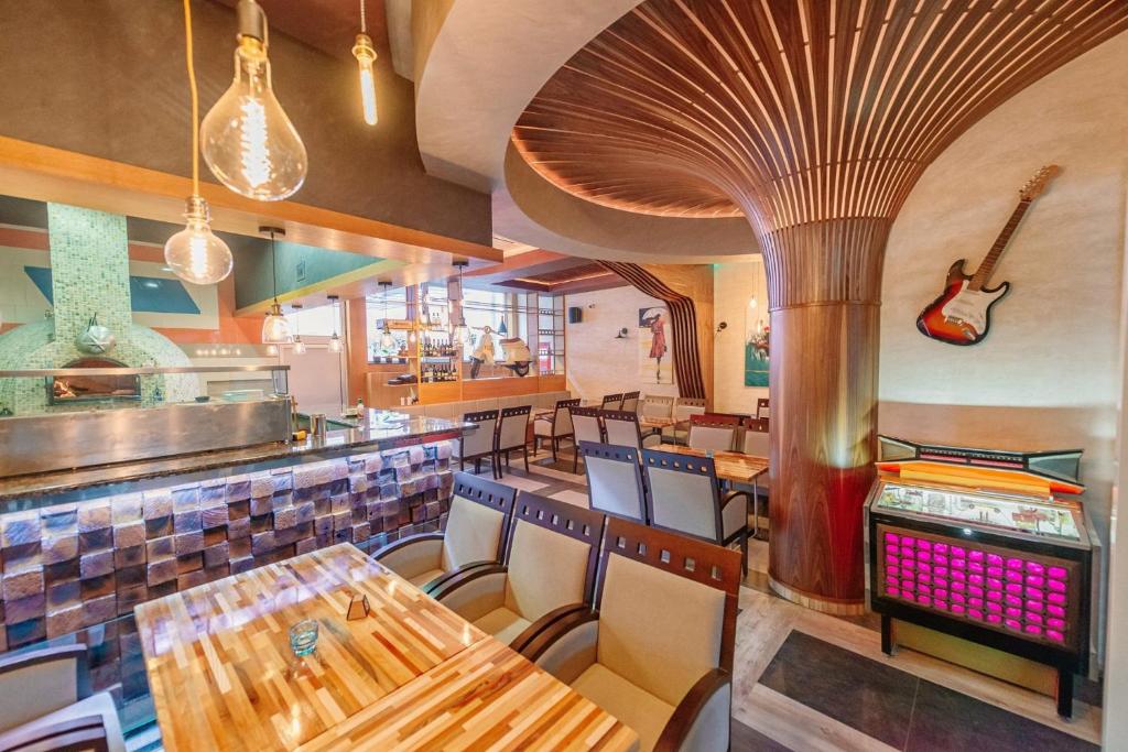 Hotel Havana Loznica的休息区