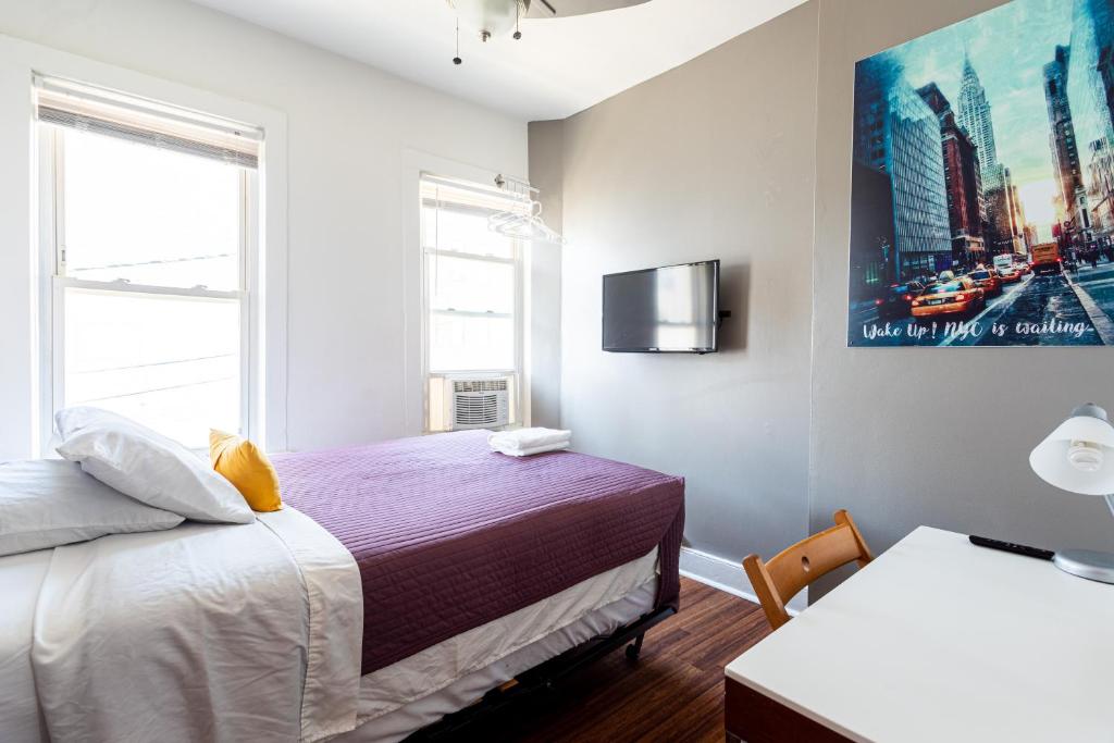 Best Room To Visit NYC-Subway Access客房内的一张或多张床位