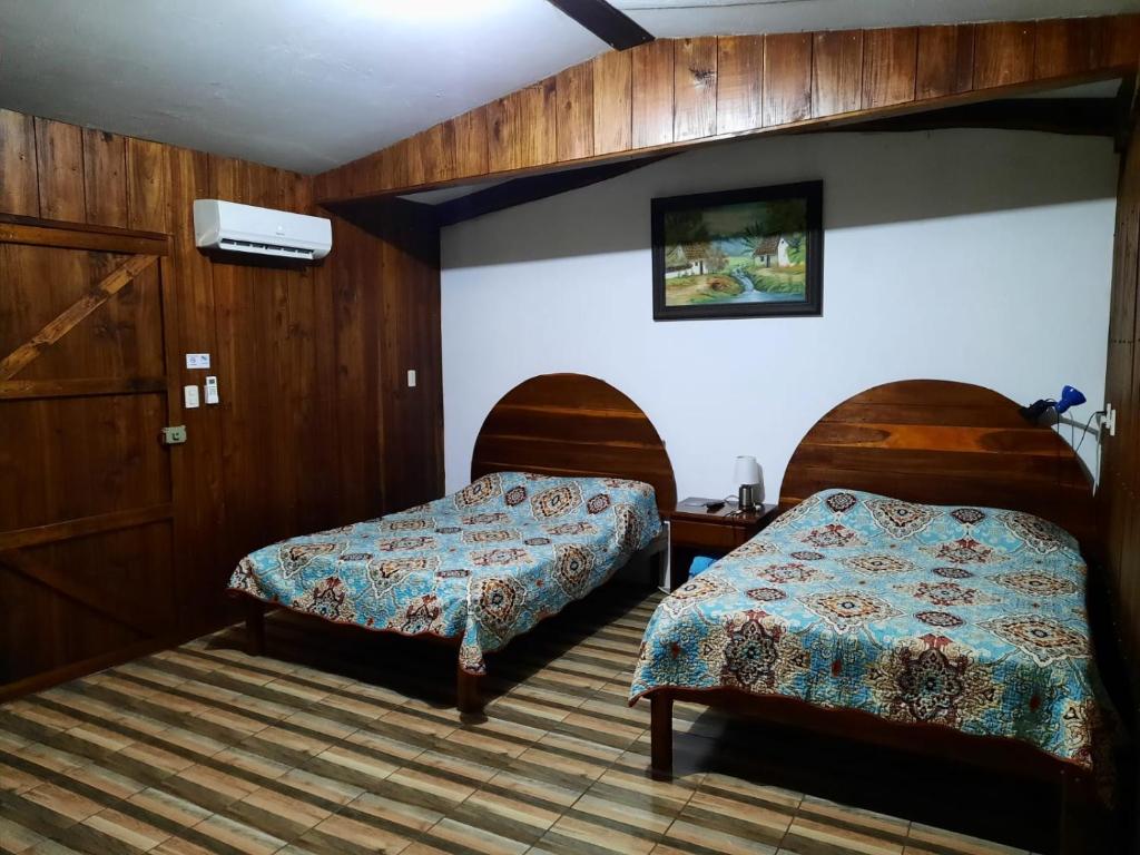 Arenal Xilopalo客房内的一张或多张床位