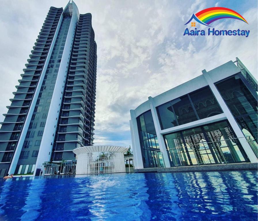 哥打巴鲁AAIRA Troika Residence,Kota Bharu的两栋建筑的前面有一个游泳池