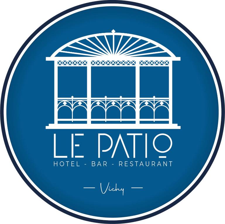 维希Hôtel & Restaurant Le Patio VICHY的酒店的la patina酒吧餐厅的标签