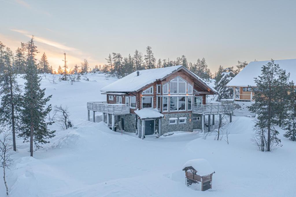 列维Levillas Kinnastie 35 Villas的雪上雪地里的小木屋