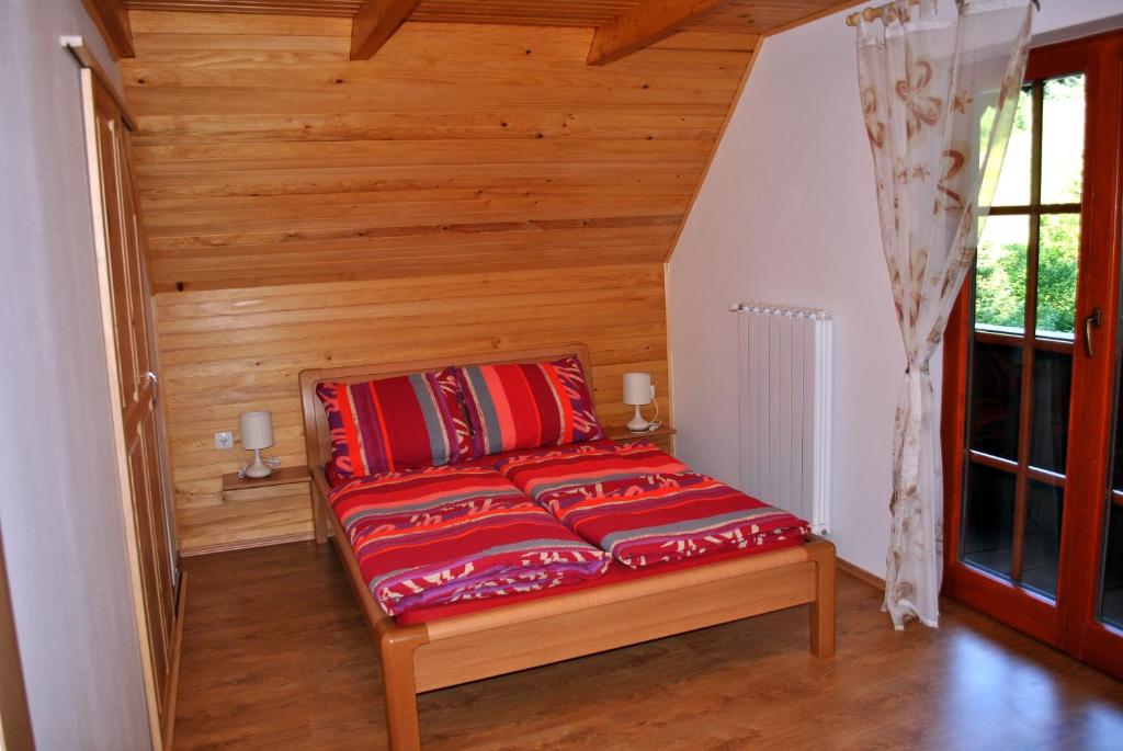 Chalet Brložnica pod Veliko planino客房内的一张或多张床位