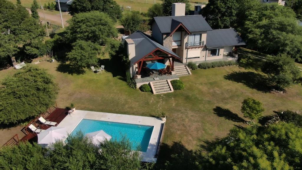 贝尔格拉诺将军镇Le Bel-Edén的享有带游泳池的房屋的空中景致