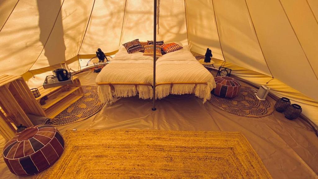 利赫塔特AMANI - Aap的帐篷内的卧室,配有一张床