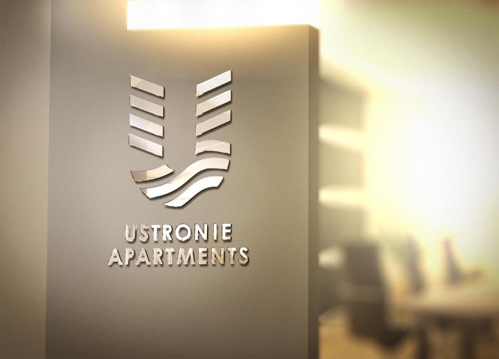 尤斯托尼莫斯基Ustronie Apartments 20 m do plaży的带有纹理装置的设备博物馆的标志