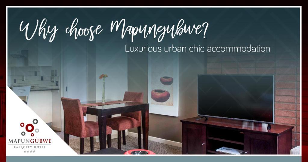 约翰内斯堡201Mapungubwe Hotel Apartments - Home Away from Home的客厅配有桌子和电视
