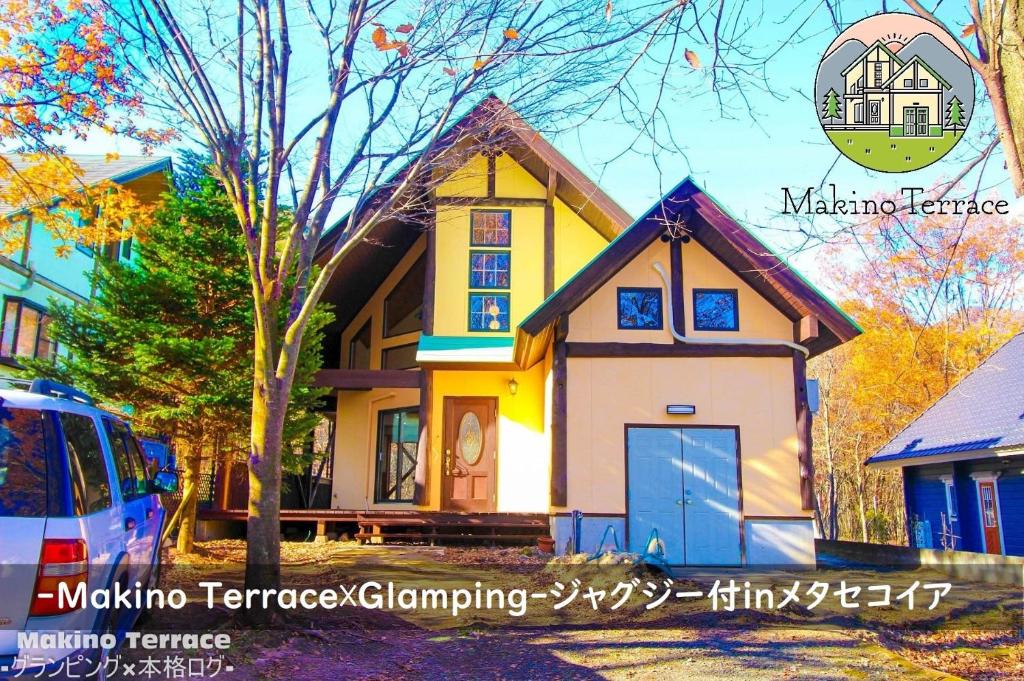 高岛市Roten Jacuzzi ・Morinoie in Metasequoia Namiki / Vacation STAY 3022的一辆停在前面的面包车的房子