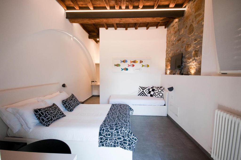 里奥马哲雷Cinque Terre Coast to Coast的一间卧室,配有两张床