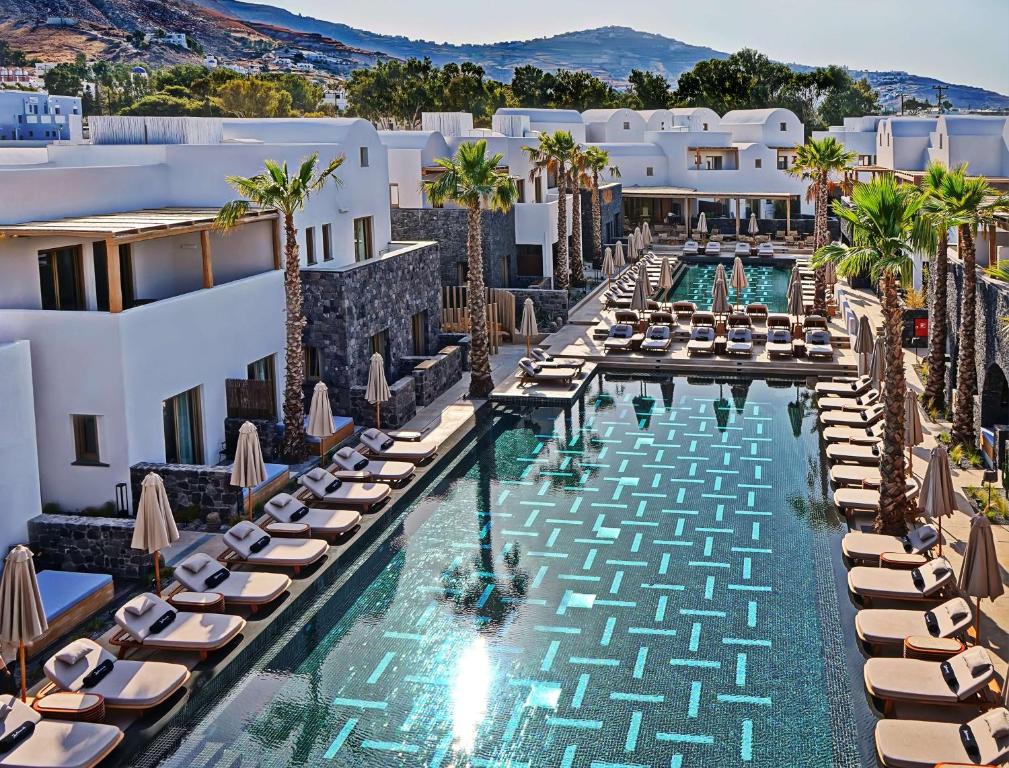 Radisson Blu Zaffron Resort, Santorini内部或周边的泳池