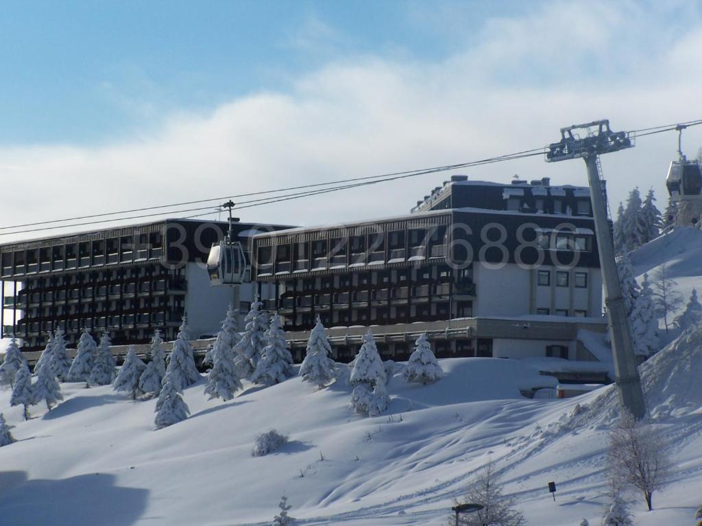 塞斯特雷赛斯特里尔2号度假村 的雪地滑雪小屋 - 带滑雪缆车