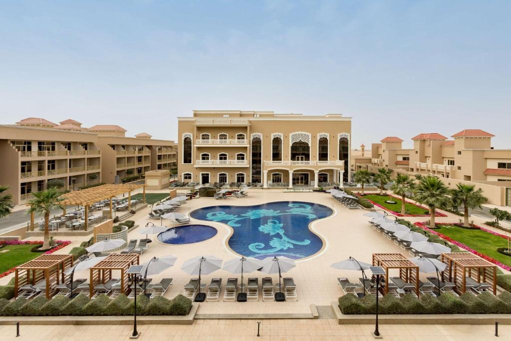 Radisson Hotel Riyadh Airport内部或周边泳池景观