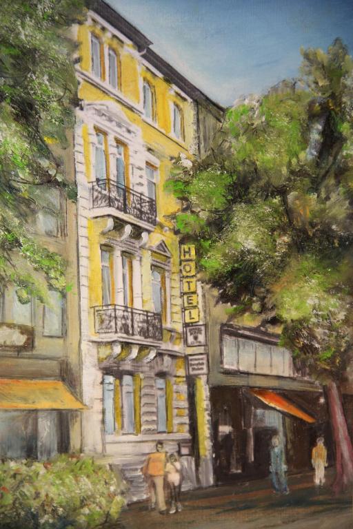 曼海姆科法尔斯图本酒店的一张黄色建筑的画,人们站在上面