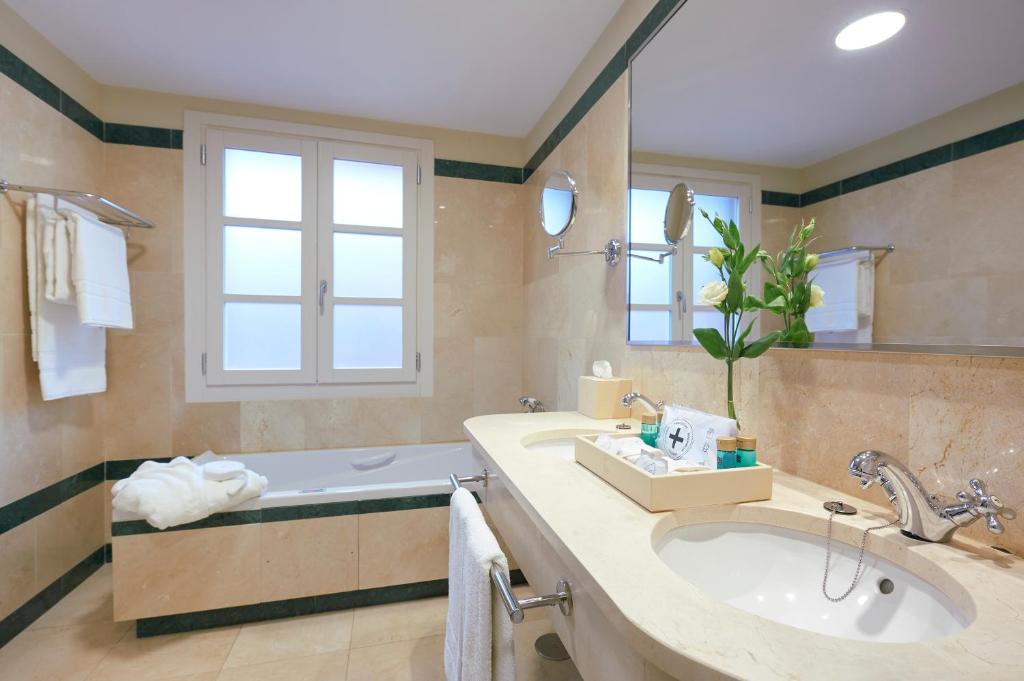 拉斯卡萨斯埃尔阿雷纳酒店的一间浴室