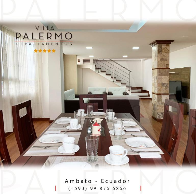 安巴托Instant Hotel - Villa Palermo Apartments的一间用餐室,配有带盘子和杯子的桌子