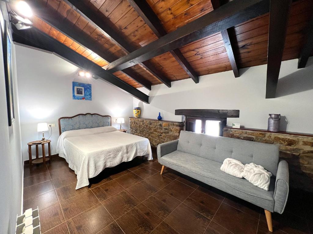 La Posada de Ojébar Rústica客房内的一张或多张床位